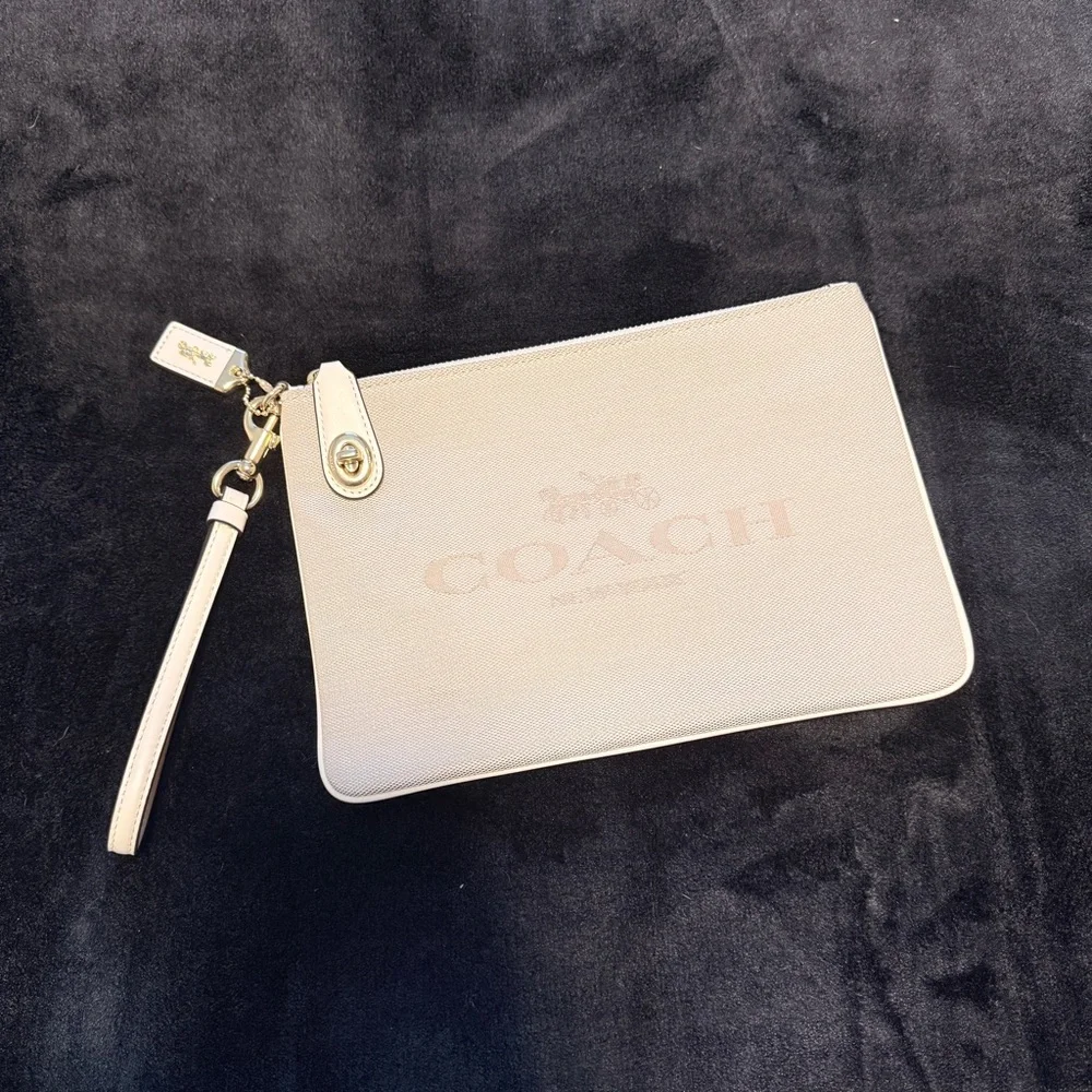 Coach Chalk Signature Horse & Carriage Jacquard Leather Zip Turnlock 26 Pouch - Picture 2 of 6